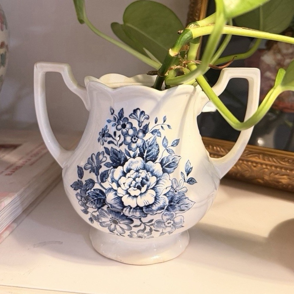 J. & G. Meakin Avondale Vintage Blue & White Floral Sugar Bowl Planter Cachepot